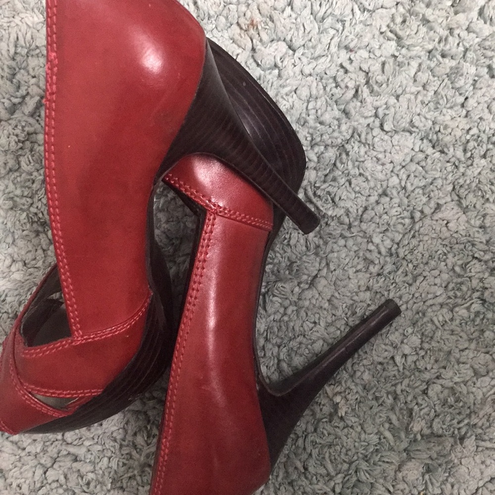 Heels - Picture 3 of 3